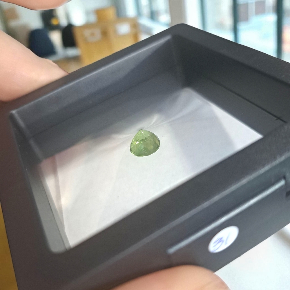 Natural Peridot Gemstone – 3.0ct Oval Cut | Vibrant Green Peridot Gemstone - Picture 3 of 3